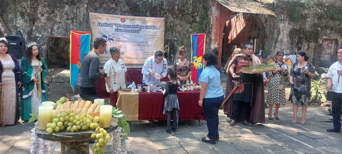 Niños leyendo en círculo